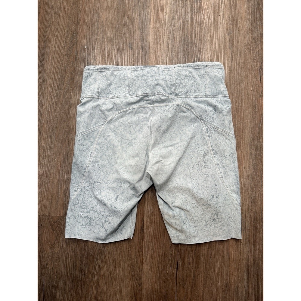 lululemon athletica light gray marbled bike shorts